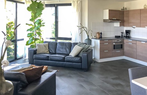 Maurik House | Awesome home in Maurik with lake view