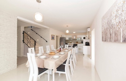 Lecevica House | Awesome home in Radosic