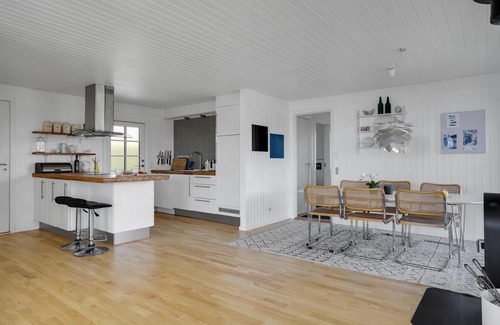 Ronde House | Awesome home in Rønde with WiFi