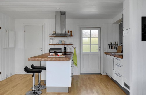 Ronde House | Awesome home in Rønde with WiFi