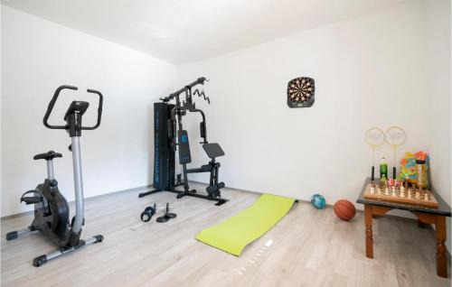 Runovici House | Awesome Home In Runovic With Wifi