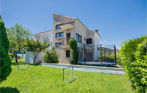 Runovici House | Awesome Home In Runovic With Wifi