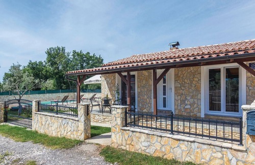 Jursici House | Awesome home in Skicini with kitchen
