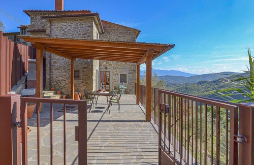 Talla House | Awesome home in Talla with WiFi