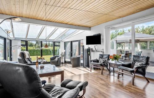 Thorsminde House | Awesome Home In Vemb With Kitchen