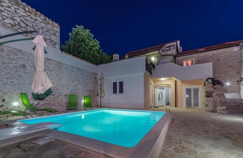 Crno House | Awesome Home In Zadar With 3 Bedrooms, Wifi And Sauna