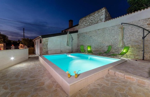 Crno House | Awesome Home In Zadar With 3 Bedrooms, Wifi And Sauna