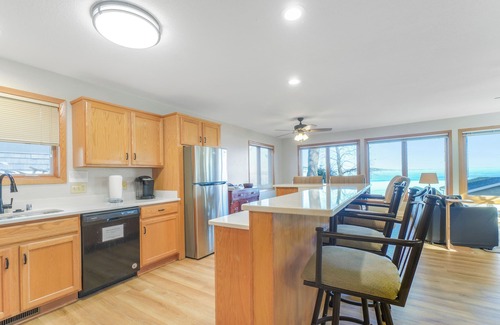 Markesan House | Awesome Lake Getaway On Beautiful Green Lake