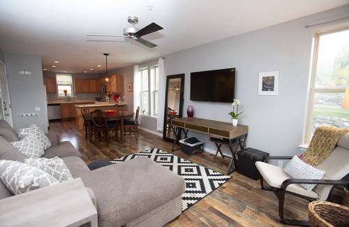 Basalt House | Awesome Lakeside Townhome corner unit with beautiful mountain views