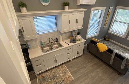 Willis Cabin | Awesome Tiny house on Lake Conroe steps from the Lake
