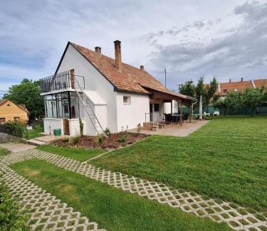 Pusztavacs House | Azur Corner