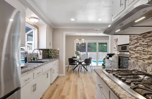 Montebello House | Azure Escape | Games| Close to DT| Swimming Pool