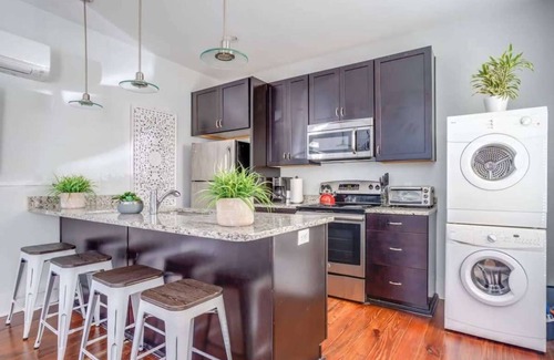 Downtown Charleston House | Azure Haven | Carriage Home Near King St + Parking