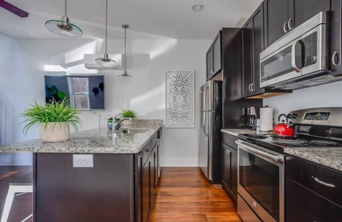 Downtown Charleston House | Azure Haven | Carriage Home Near King St + Parking