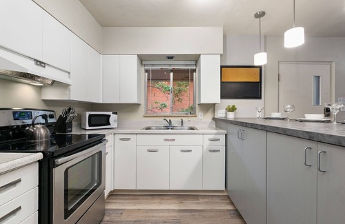 Old Town Condo | Azure Suite | Walkable Old Town Condo w/Park View