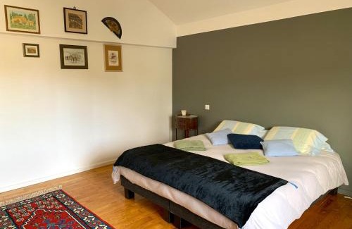 Ambares-et-Lagrave Villa | Bâtisse en pierre XVII siècle 115 M² avec terrasse