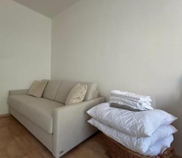 Decin Apartment | Bílý klid nově zrekonstruované studio