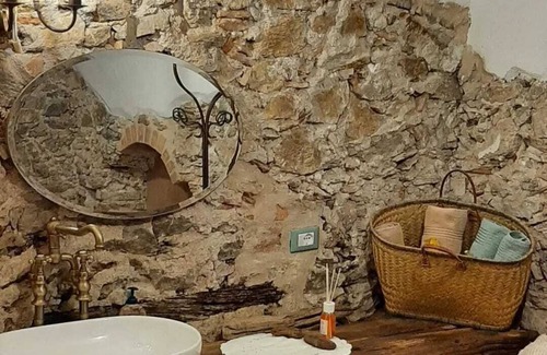 Quiliano Bed & Breakfast | b&b L'antica macina 5" from the beaches of Bergeggi and Spotorno Pets allowed.