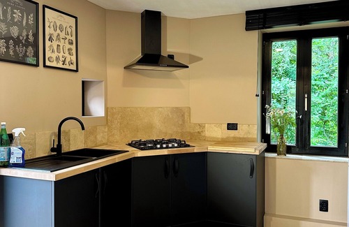 Beauraing Bed & Breakfast | B&B met wandelroutes vanaf de deur. Comfortabele kamers, serene omgeving.