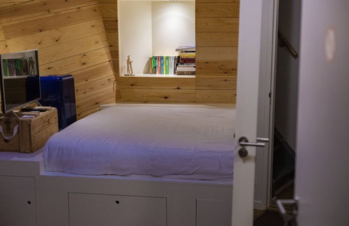 Amsterdam City Centre Bed & Breakfast | B&B on a ship