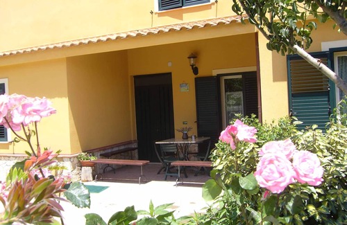 Caltanissetta Villa | B & B St. ELIA suite ROSA: CHARMING VILLA IMMERSED IN THE HISTORIC PARK DUBINI