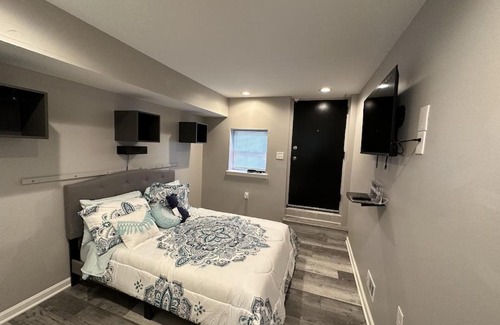 Baltimore Apartment | B-more 4 Less! 2Br Peaceful & Pet Friendly Condo Near Everything!