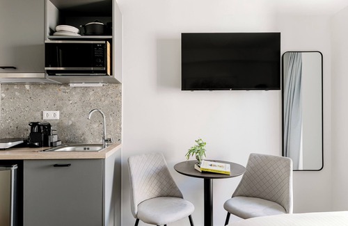 Dafni-Ymittos Apartment | B48 Athens Dafni