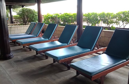 Yan Nawa Condo | Baan Sathorn Pool-view room