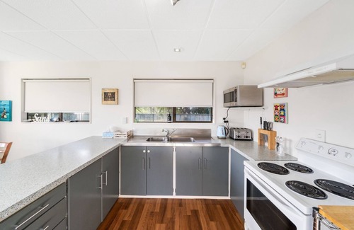 Otaki Beach House | Babbacombe Bach - Otaki Beach Holiday Home