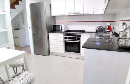 Muchamiel Apartment | ★ Baby friendly★ 3 Bedrooms, Air cond, Pool, Wifi, Toys, garage