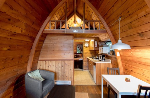 Egmont Hotel | Backeddy Resort and Marina