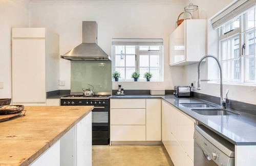 Green Point House | Backup-Powered Gorgeous Luxury Victorian House on Green Point Eco Park