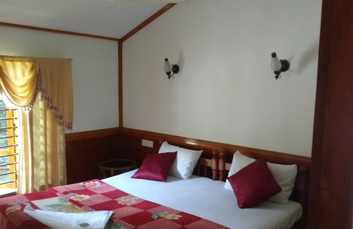 Kumarakom Boat Rental | Backwater Routes Houseboats