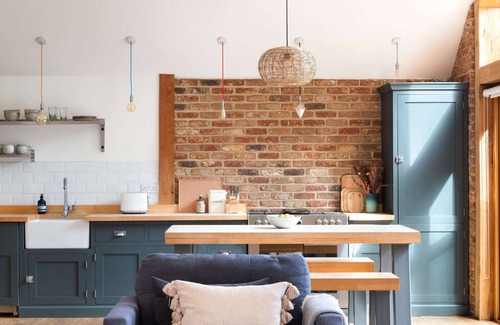 Pulborough House | Badgers Cottage - a peaceful retreat in the South Downs