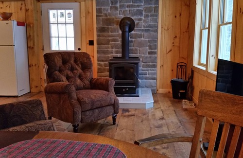 North Creek Cabin | Baker Brook Lodge a CLEAN Pet-friendly Adk. Getaway Minutes From North Creek NY.