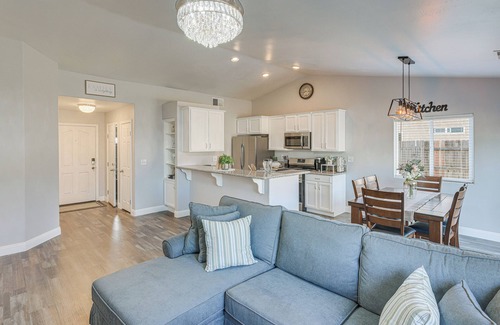 Pumpkin Center House | Bakersfield Home w/Pool Table, Cornhole + More!
