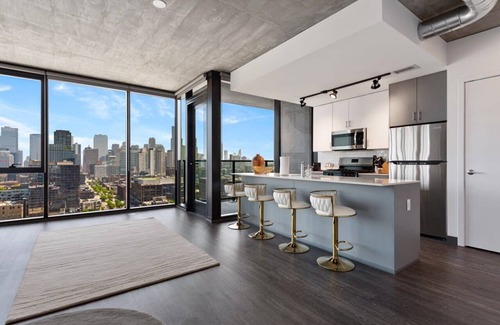 West Loop Apartment | Balance Work,Relaxation&vibrant city life|The Dada