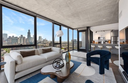 West Loop Apartment | Balance Work,Relaxation&vibrant city life|The Dada