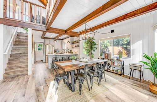 Fox Farm Cabin | Balboa at Big Bear ~Modern Mountain Home with Fast Wi-Fi, Private Hot Tub, Fireplace, Loft - Dogs OK