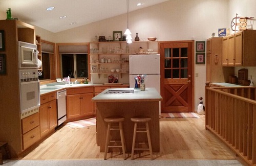 Mount Baldy House | Baldy Mountain On the Run Ski Chalet Upstairs