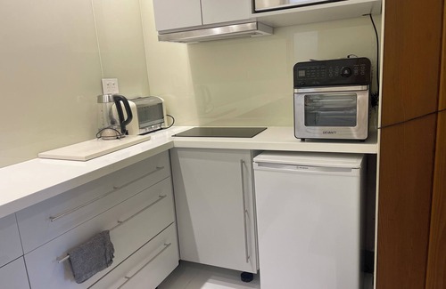 Balgowlah Apartment | Balgowlah 2 Bedroom Flat 100 metres down steps to Jilling Cove