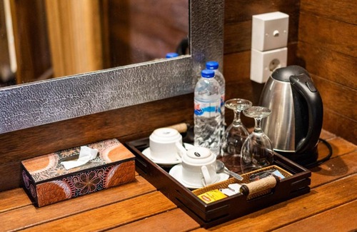 Mushroom Bay Cottage | Balinese Wooden Room in Nusa Lembongan, Minutes to Beach