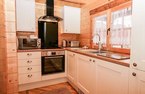 Cleator Moor Cottage | BALLINORIG LODGE, family friendly, with hot tub in Cleator Moor