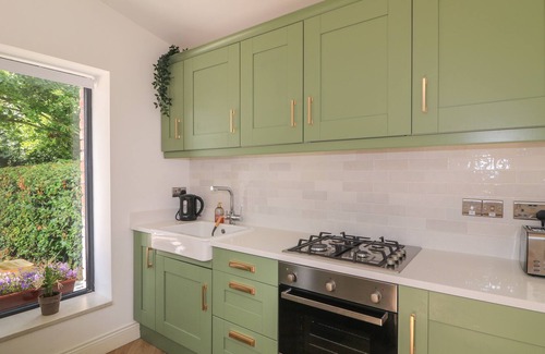 Black Bull Cottage | BALLYMAGILLEN APARTMENT, pet friendly, with a garden in Dunboyne