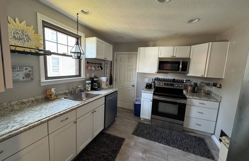 Baltimore House | Baltimore Ohio Home with hot tub & sauna