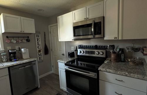 Baltimore House | Baltimore Ohio Home with hot tub & sauna