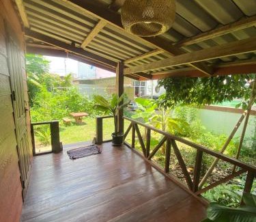 Thakhek House | Bamboo Hostel