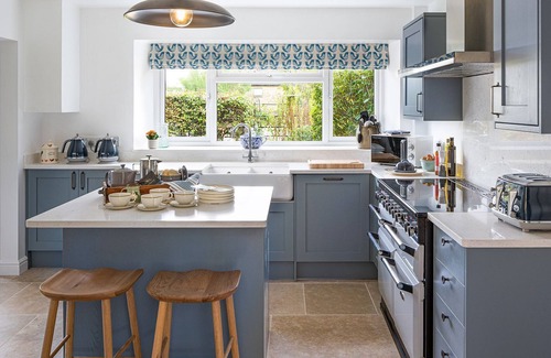 Chipping Norton Cottage | Banbury Hill Farmhouse, Charlbury - sleeps 14 guests in 7 bedrooms