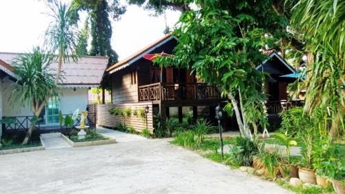 Mae Hong Son Resort | Banviewnam Camping & Resort