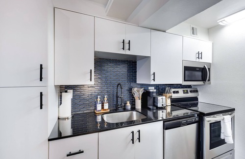 Evans Churchill Condo | Bar, restaurants, and attractions all nearby!